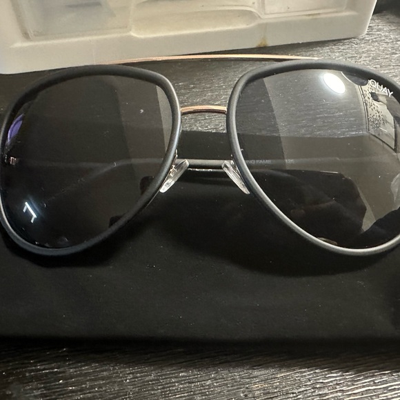 Quay Australia Needing Fame Sunglasses - Picture 1 of 2